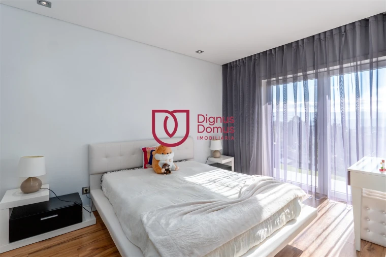 Moradia T7 para Venda em Constance Foto 11