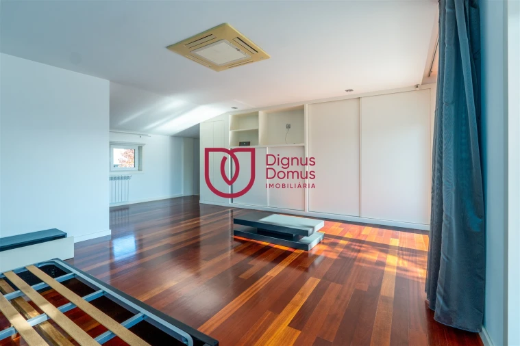 Moradia T7 para Venda em Constance Foto 34