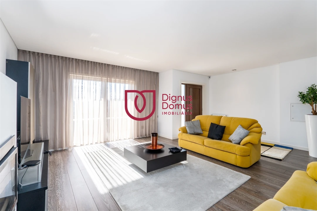 Moradia T7 para Venda em Constance Foto 3