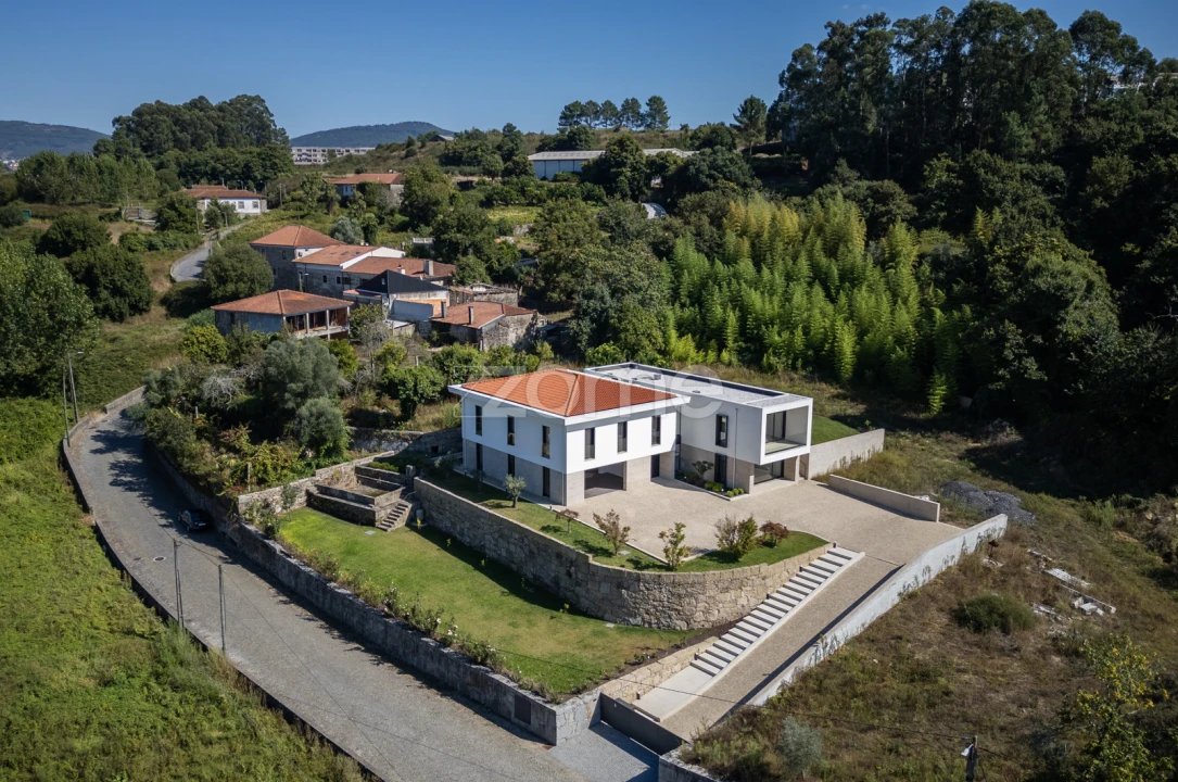 Moradia T4 para Venda em Sequeira Foto 1