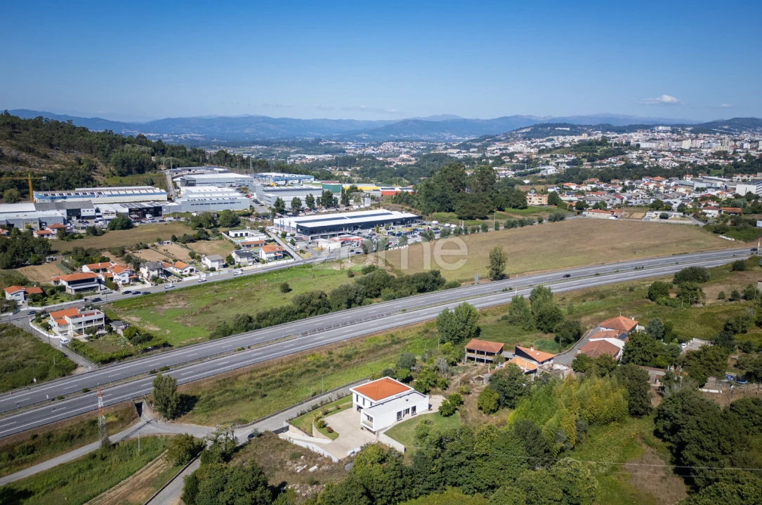 Moradia T4 para Venda em Sequeira Foto 73