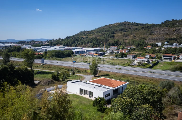 Moradia T4 para Venda em Sequeira Foto 72