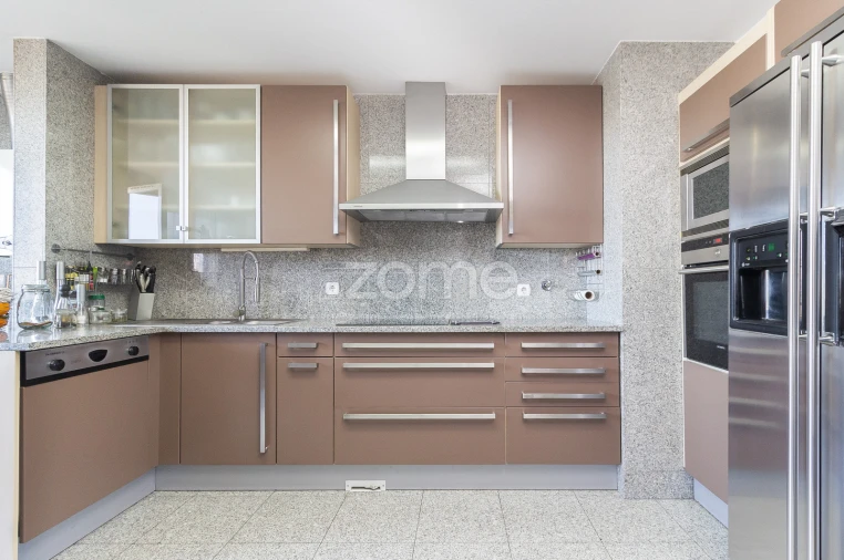 Apartamento T4 para Venda em Creixomil Foto 8