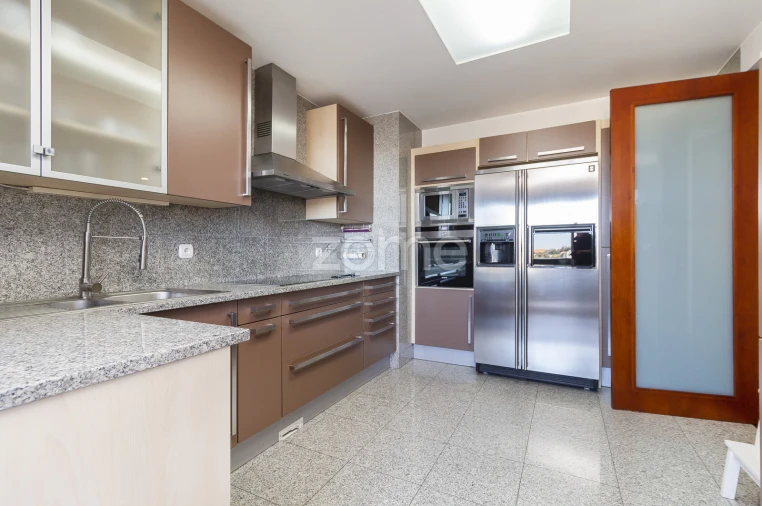 Apartamento T4 para Venda em Creixomil Foto 6