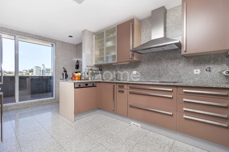 Apartamento T4 para Venda em Creixomil Foto 7