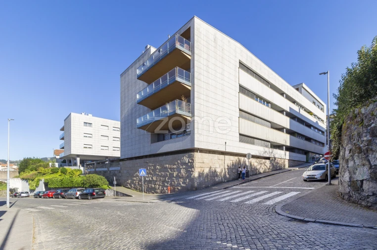 Apartamento T4 para Venda em Creixomil Foto 3