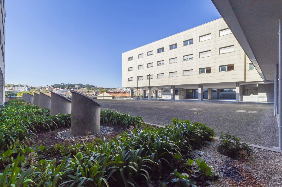 Apartamento T4 para Venda em Creixomil Foto 48