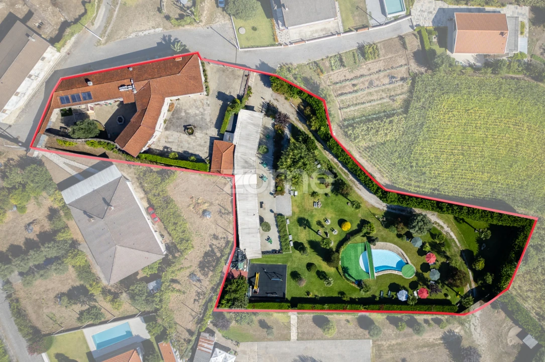 Terreno para Venda em Campos e Louredo Foto 1