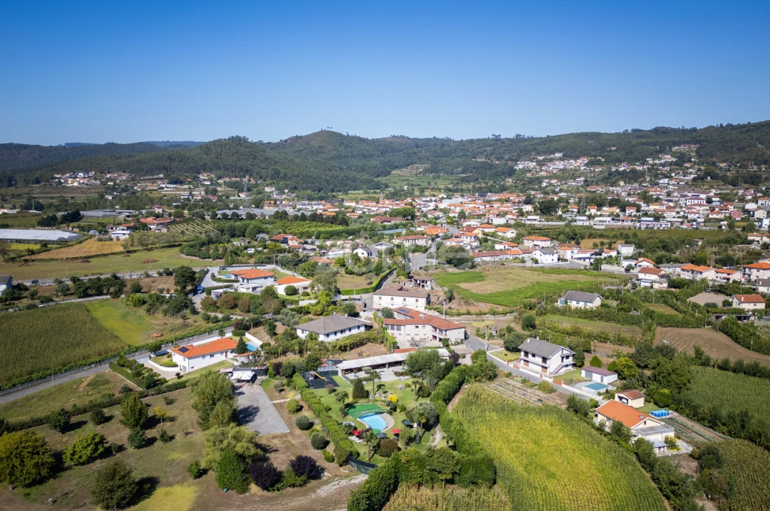 Terreno para Venda em Campos e Louredo Foto 2