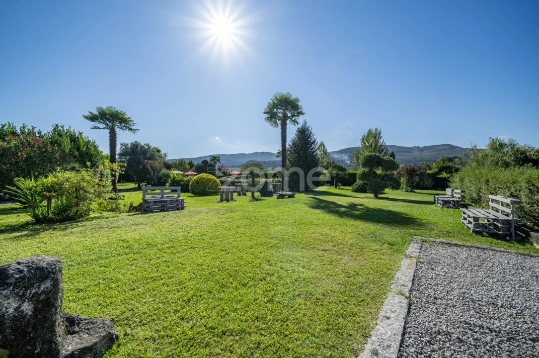 Terreno para Venda em Campos e Louredo Foto 1