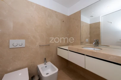 Apartamento T4 para Venda em Aldoar, Foz do Douro e Nevogilde