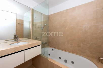 Apartamento T4 para Venda em Aldoar, Foz do Douro e Nevogilde