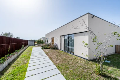 Moradia T4 para Venda em Santa Marinha e São Pedro da Afurada