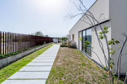 Moradia T4 para Venda em Santa Marinha e São Pedro da Afurada