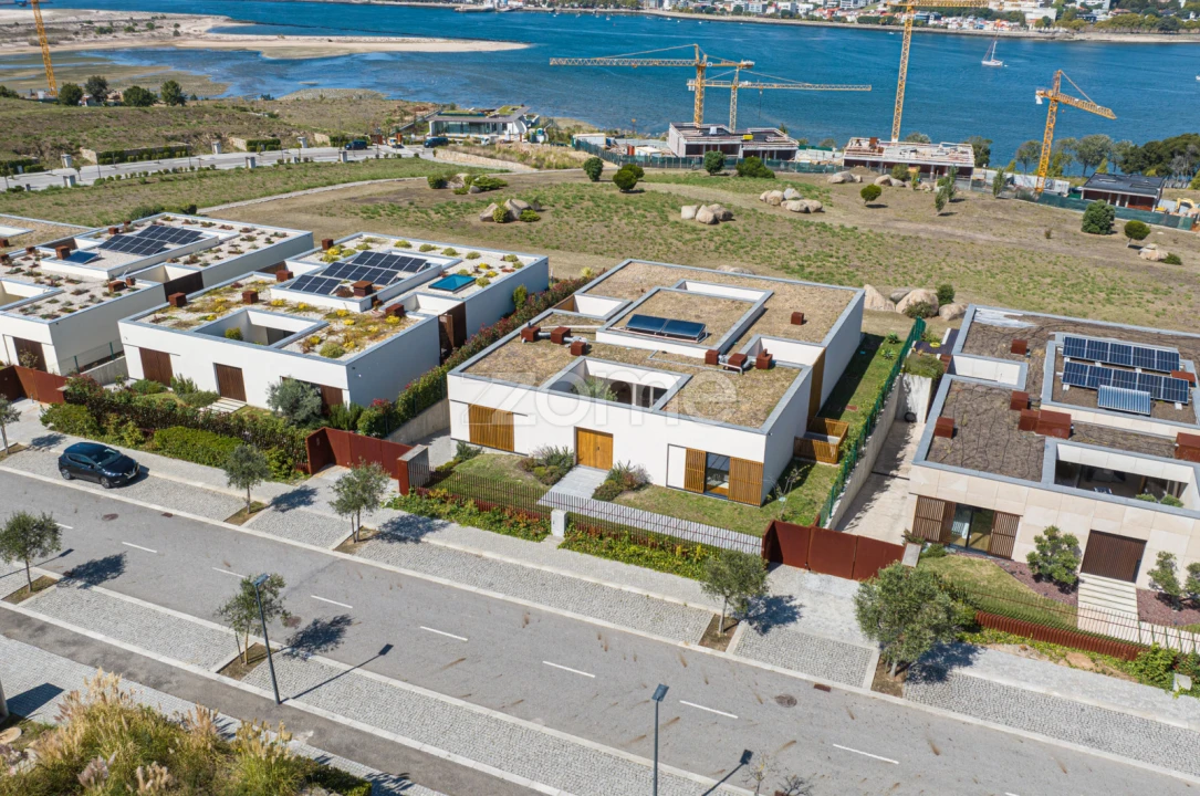 Moradia T4 para Venda em Santa Marinha e São Pedro da Afurada Foto 62