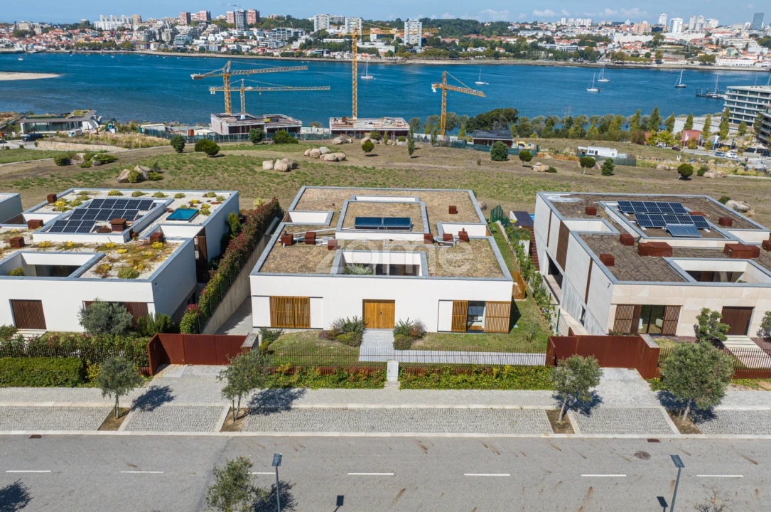 Moradia T4 para Venda em Santa Marinha e São Pedro da Afurada Foto 65