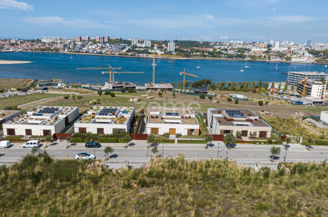 Moradia T4 para Venda em Santa Marinha e São Pedro da Afurada Foto 66