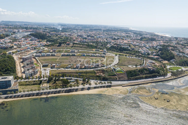 Moradia T4 para Venda em Santa Marinha e São Pedro da Afurada Foto 73