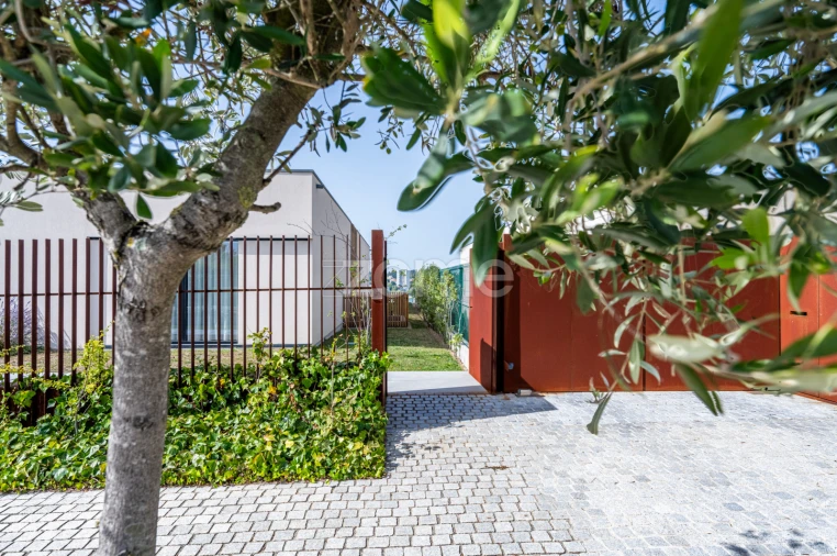 Moradia T4 para Venda em Santa Marinha e São Pedro da Afurada Foto 3