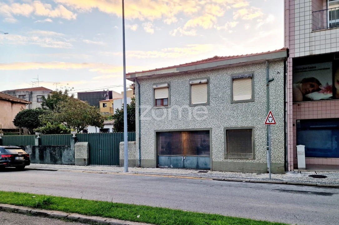 Moradia T5 para Venda em São João da Madeira Foto 1