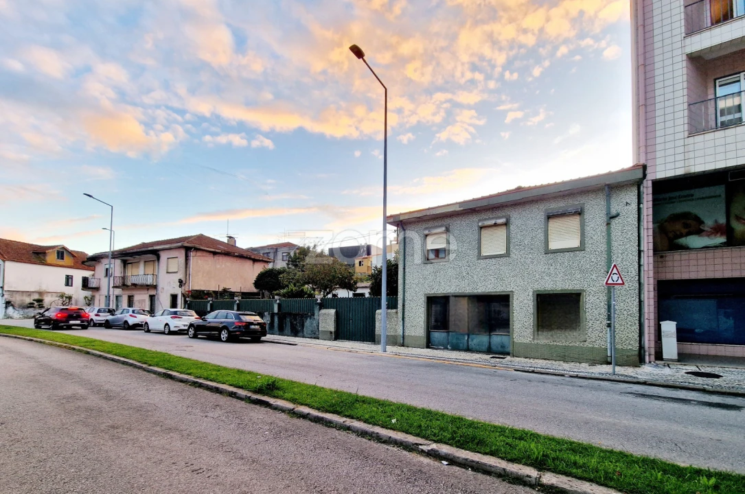 Moradia T5 para Venda em São João da Madeira Foto 2