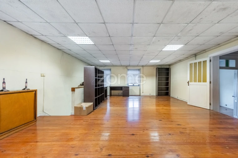 Prédio para Venda em Alfena Foto 25