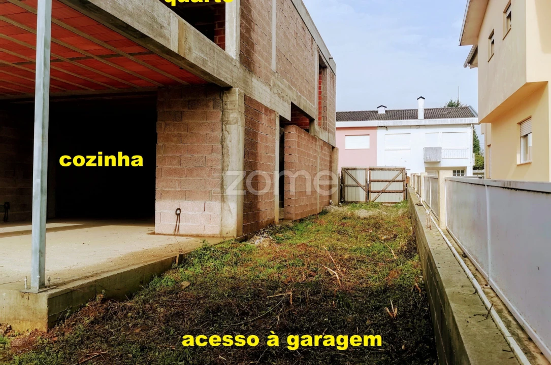 Moradia T3 para Venda em Arcozelo Foto 4