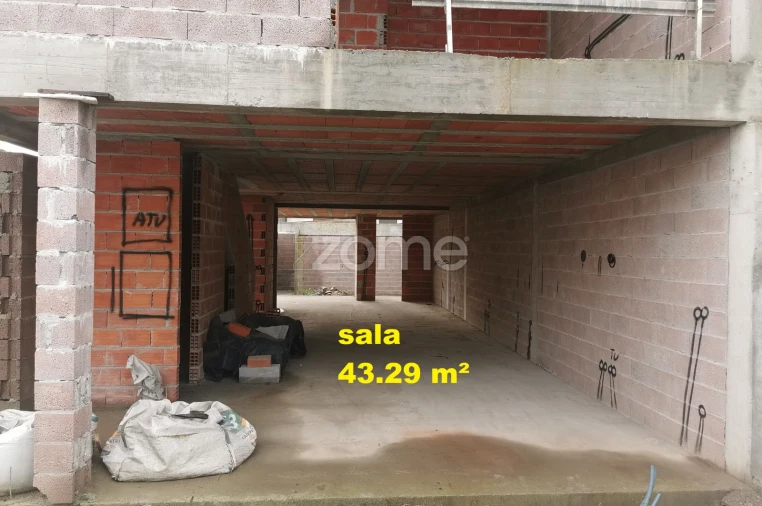 Moradia T3 para Venda em Arcozelo Foto 13