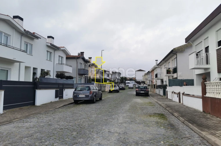 Moradia T3 para Venda em Arcozelo Foto 34