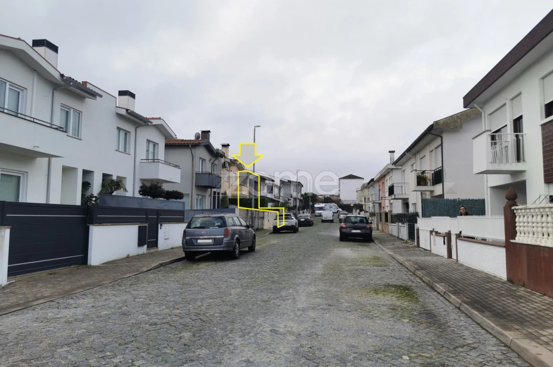 Moradia T3 para Venda em Arcozelo Foto 34