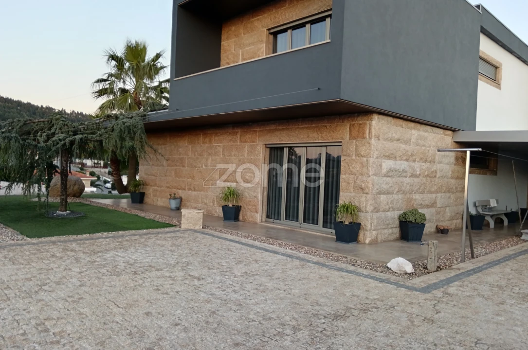 Moradia T3 para Venda em Louredo Foto 1