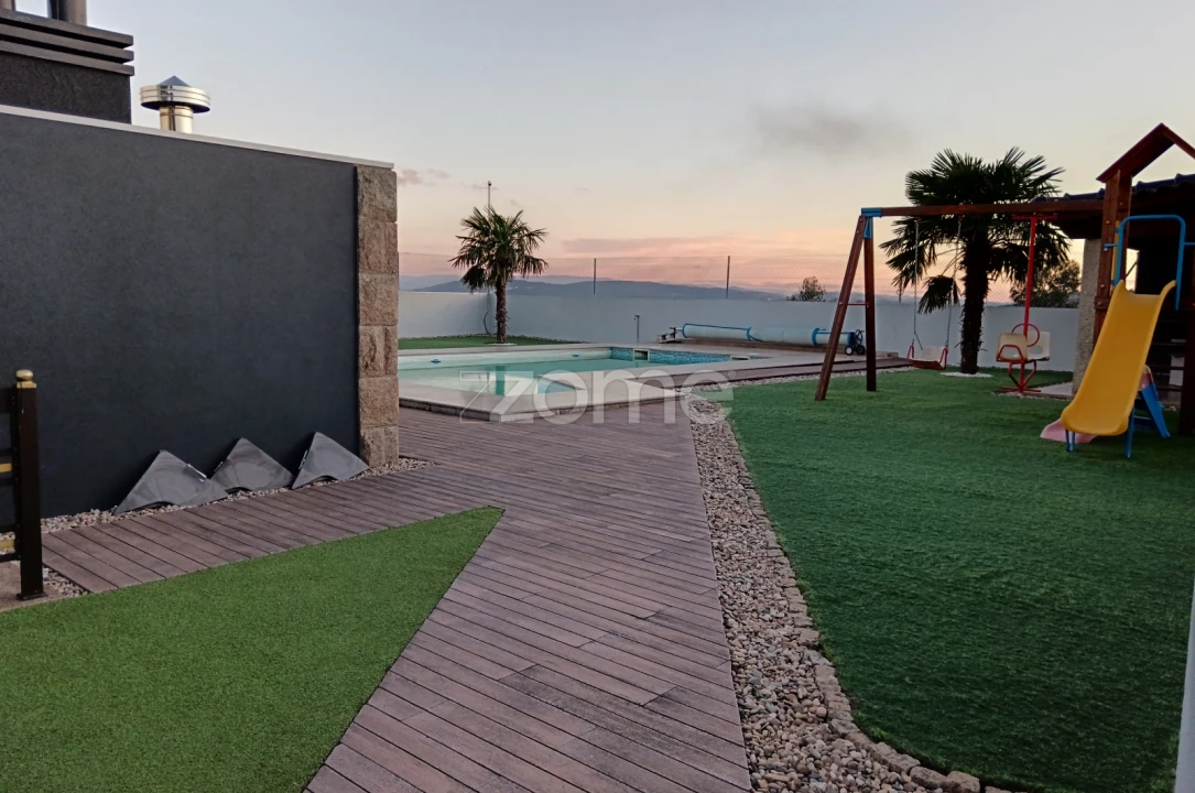 Moradia T3 para Venda em Louredo Foto 11