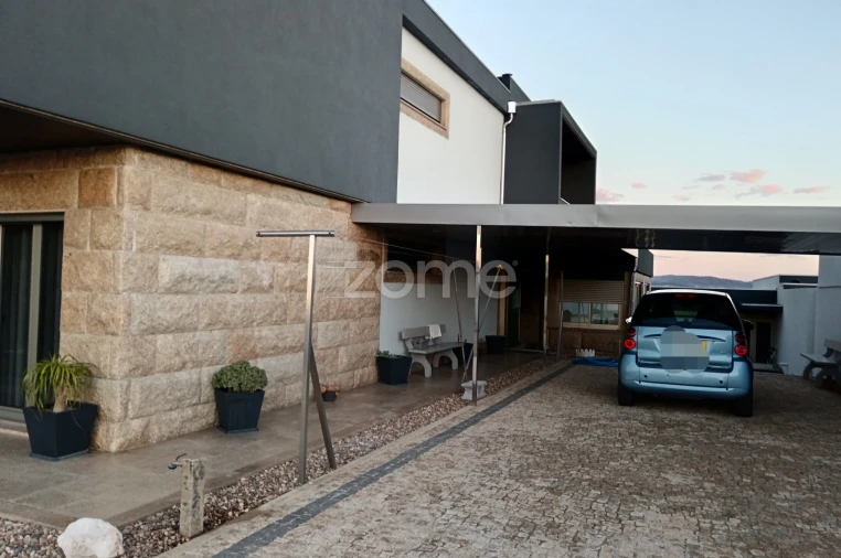 Moradia T3 para Venda em Louredo Foto 9