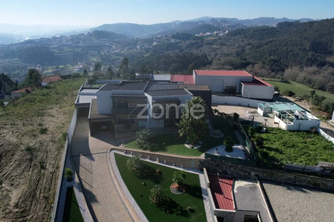 Moradia T3 para Venda em Louredo Foto 2