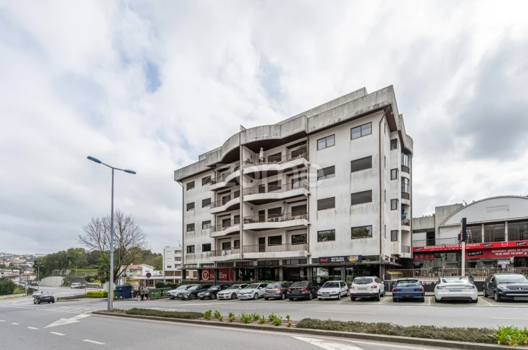 Negócio para Arrendamento em Rebordosa Foto 8