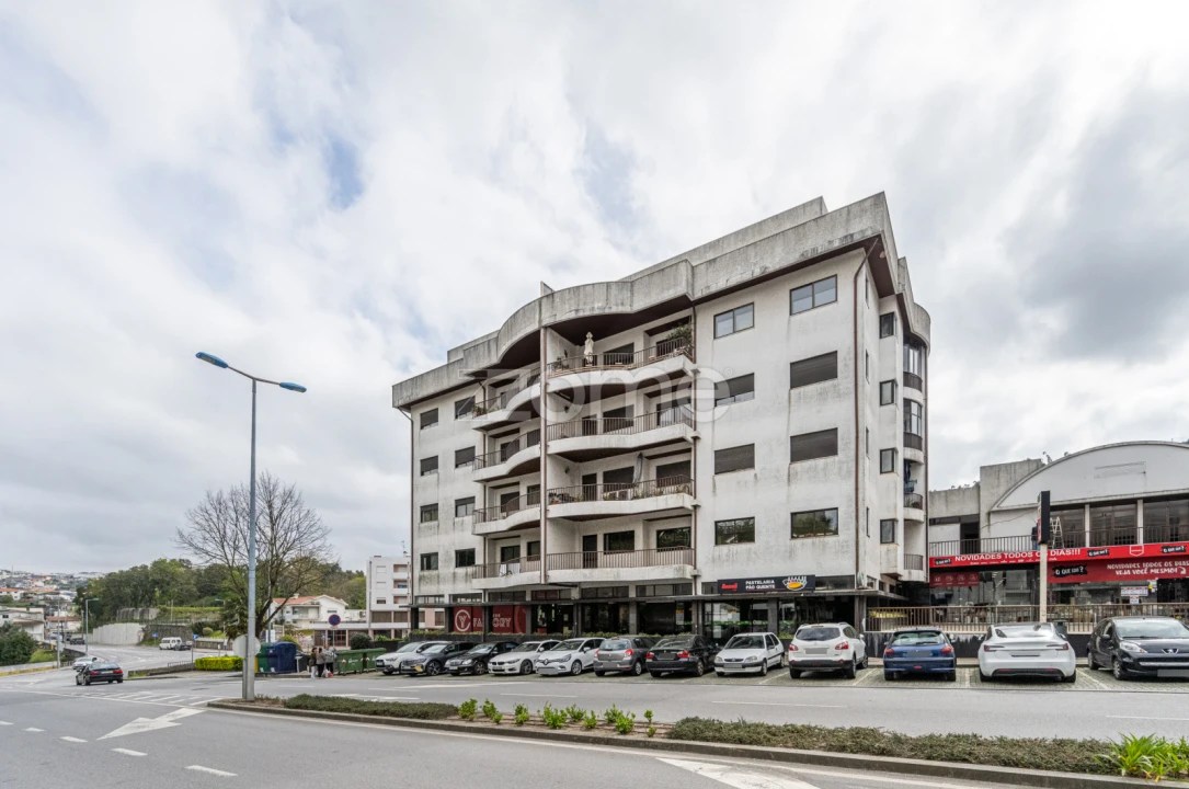 Negócio para Arrendamento em Rebordosa Foto 8