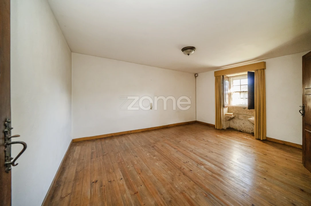 Quinta T4 para Venda em Idães Foto 11