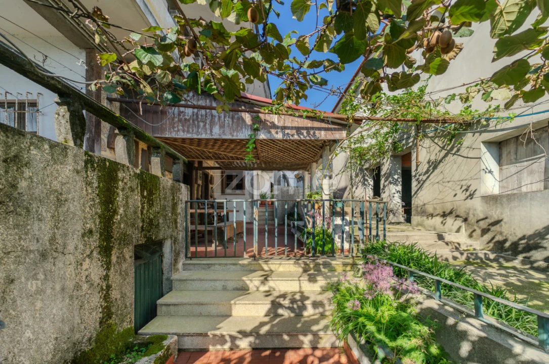 Moradia T4 para Venda em Eja Foto 6