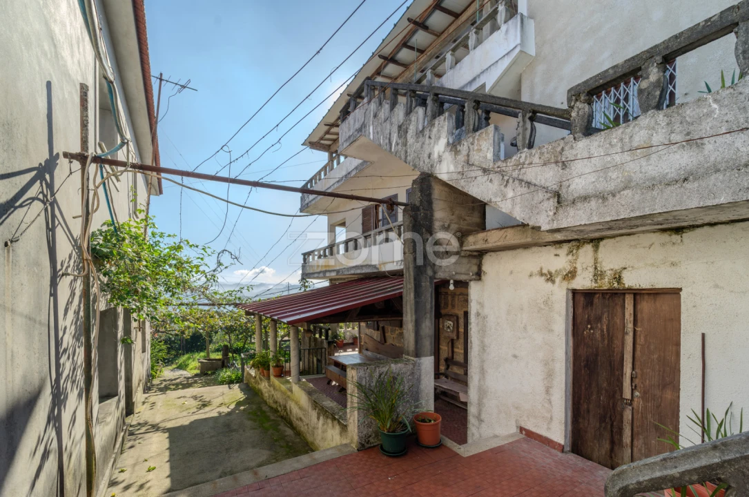 Moradia T4 para Venda em Eja Foto 9