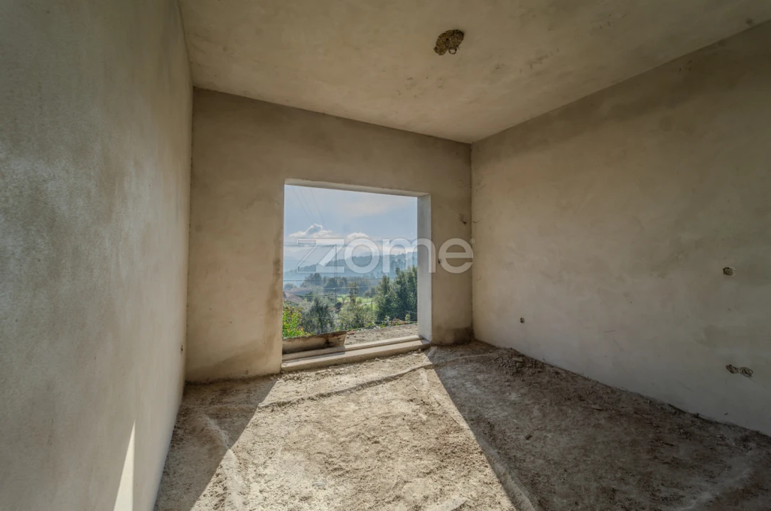 Moradia T4 para Venda em Eja Foto 53