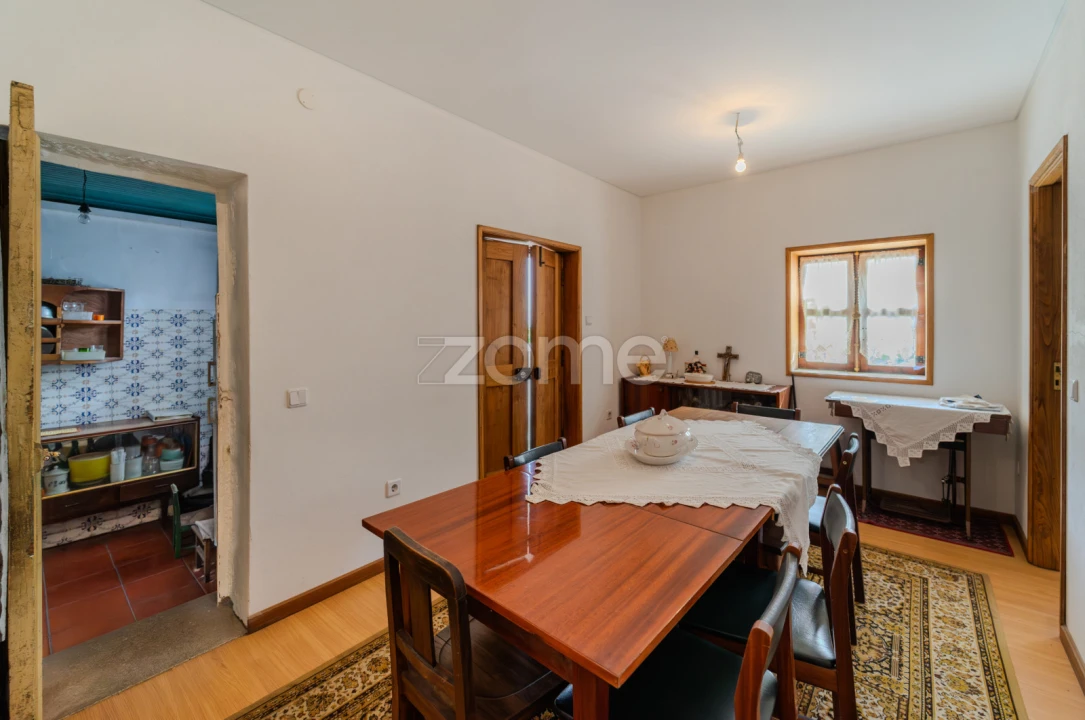 Moradia T4 para Venda em Eja Foto 13