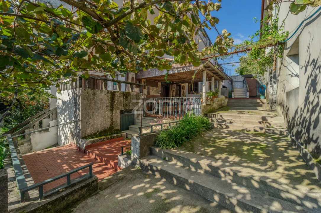 Moradia T4 para Venda em Eja Foto 37