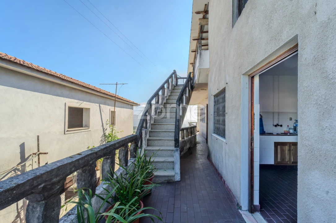 Moradia T4 para Venda em Eja Foto 32