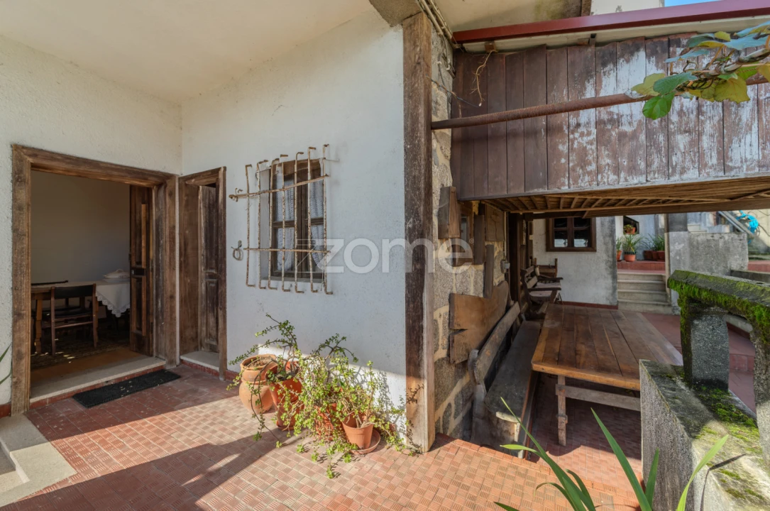 Moradia T4 para Venda em Eja Foto 10