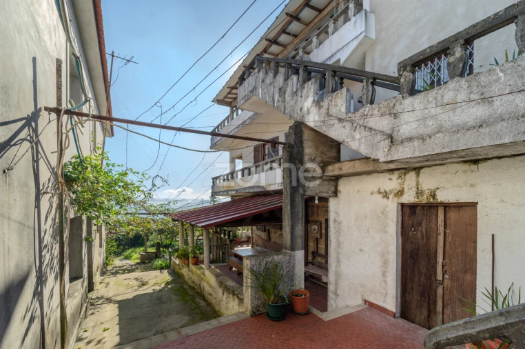 Moradia T4 para Venda em Eja Foto 9