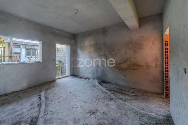 Moradia T4 para Venda em Eja Foto 48