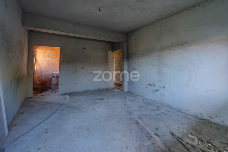 Moradia T4 para Venda em Eja Foto 49