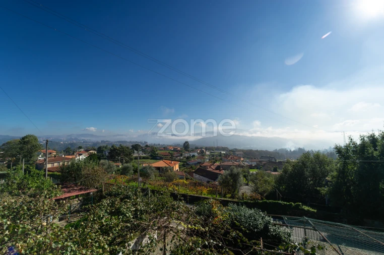 Moradia T4 para Venda em Eja Foto 24