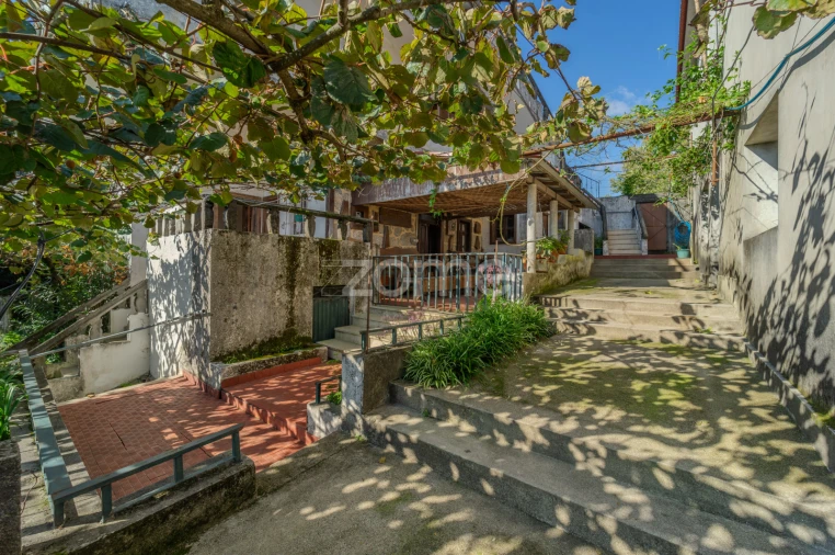 Moradia T4 para Venda em Eja Foto 37