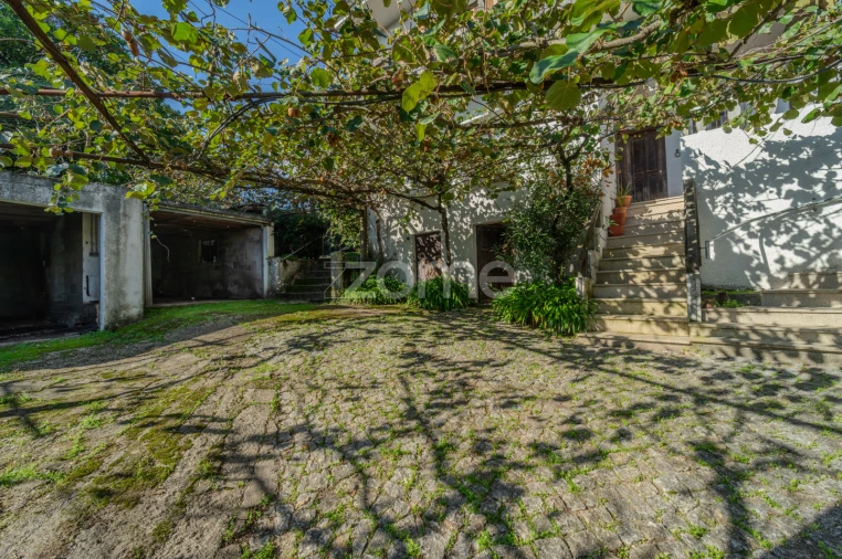 Moradia T4 para Venda em Eja Foto 5